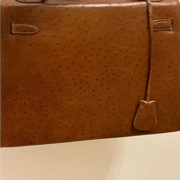 Elegant Brown Handbag - Picture 6 of 11